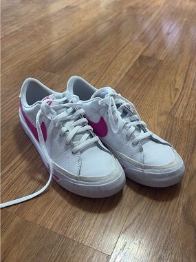 Nike Kids White Low-Top Sneakers with Pink Swoosh